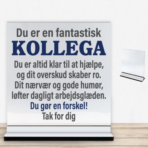 Du er en fantastisk kollega #1 | Glasskilt inkl. fod med farvet overflade