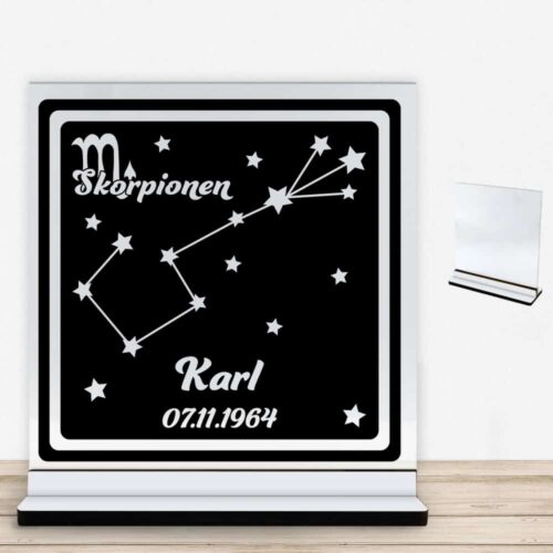 Stjernetegn "look at the stars" - Skorpionen | Glasskilt inkl. fod med farvet overflade