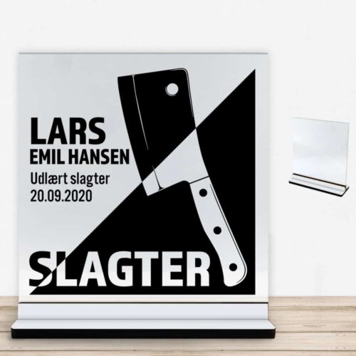Udlært slagter design 1 | Glasskilt inkl. fod med farvet overflade