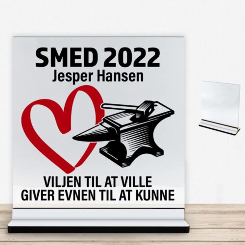Smed #1 | Glasskilt inkl. fod med farvet overflade