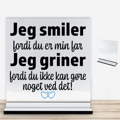 Jeg smiler fordi du er min far... | Glasskilt inkl. fod med farvet overflade