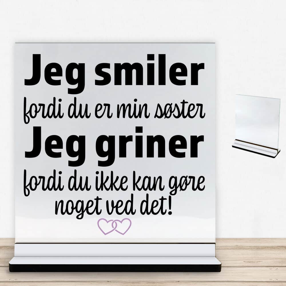 Jeg smiler fordi du er min søster... | Glasskilt inkl. fod med farvet overflade
