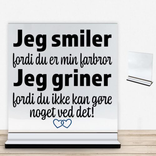Jeg smiler fordi du er min farbror... | Glasskilt inkl. fod med farvet overflade