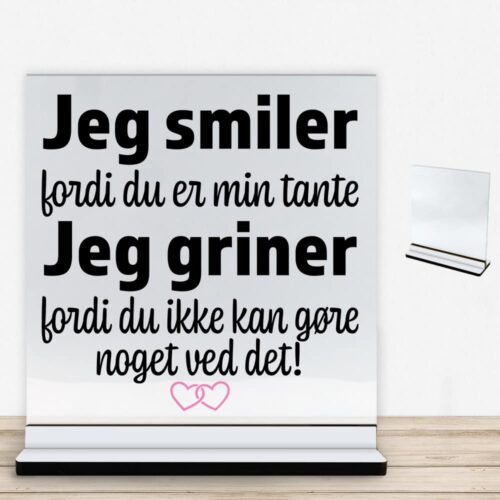 Jeg smiler fordi du er min tante... | Glasskilt inkl. fod med farvet overflade