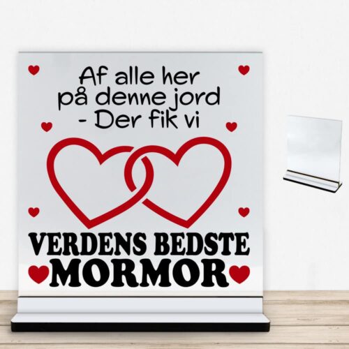 Alternative view of Af alle her på denne jord... - mormor | Glasskilt inkl. fod med farvet overflade