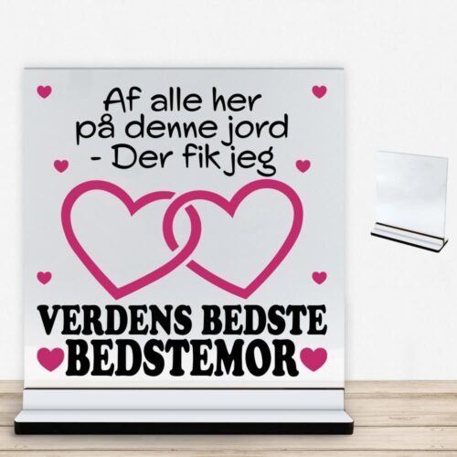 Af alle her på denne jord... - bedstemor | Glasskilt inkl. fod med farvet overflade