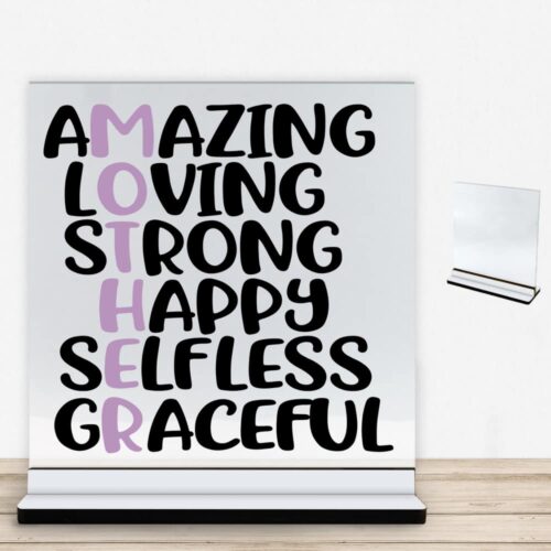 Mom definition #1 | Glasskilt inkl. fod med farvet overflade