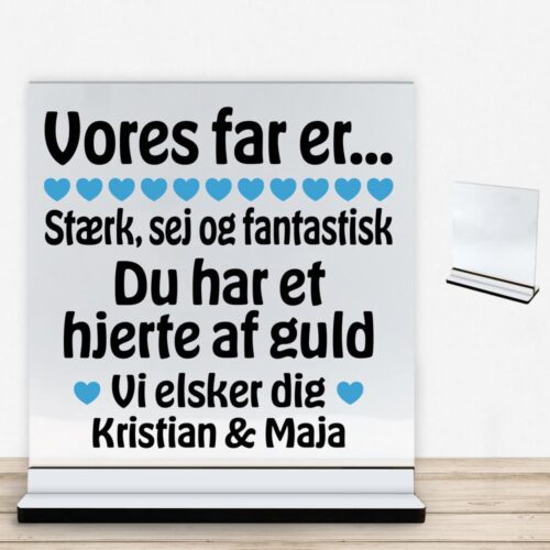 Alternative view of Min far er stærk, sej og fantastisk... | Glasskilt inkl. fod med farvet overflade