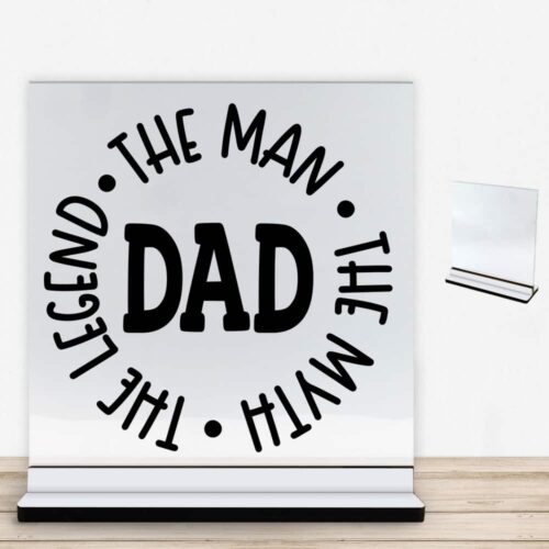 Dad, the man, the myth, the legend | Glasskilt inkl. fod med farvet overflade
