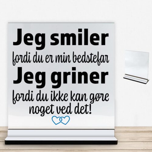 Jeg smiler fordi du er min bedstefar... | Glasskilt inkl. fod med farvet overflade
