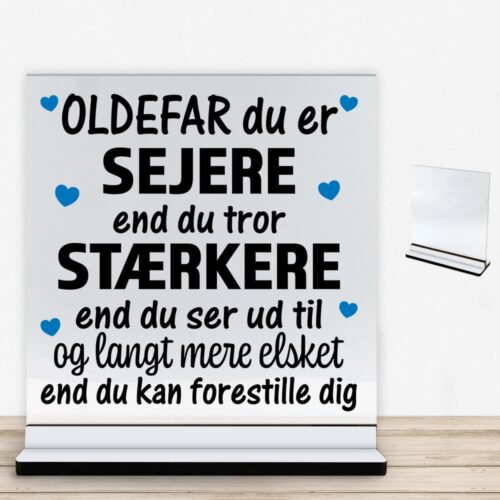 Oldefar du er sejere end du tror - design 1 | Glasskilt inkl. fod med farvet overflade