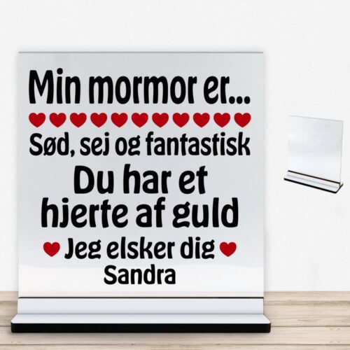 Min mormor er sød, sej og fantastisk... | Glasskilt inkl. fod med farvet overflade