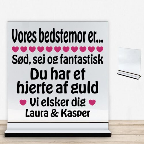 Alternative view of Min bedstemor er sød, sej og fantastisk... | Glasskilt inkl. fod med farvet overflade