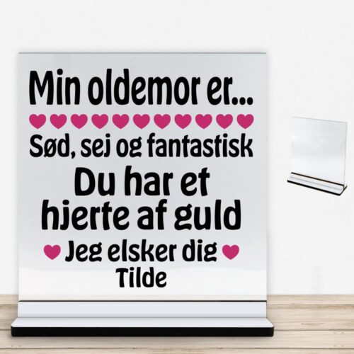 Min oldemor er sød, sej og fantastisk... | Glasskilt inkl. fod med farvet overflade