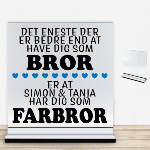 Det eneste der er bedre end... - bror/farbror | Glasskilt inkl. fod med farvet overflade