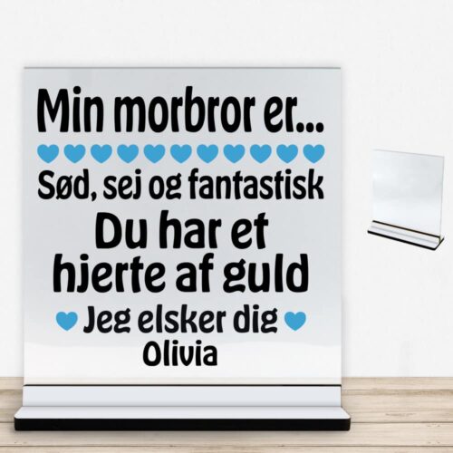 Min morbror er sød, sej og fantastisk... | Glasskilt inkl. fod med farvet overflade