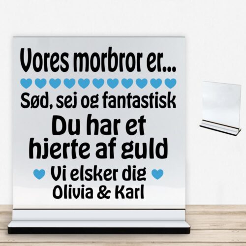 Alternative view of Min morbror er sød, sej og fantastisk... | Glasskilt inkl. fod med farvet overflade