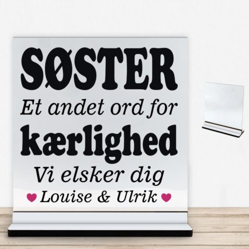 Alternative view of Søster et andet ord for kærlighed... | Glasskilt inkl. fod med farvet overflade