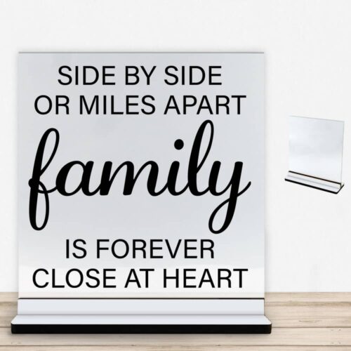 Side by side or miles apart... #1 | Glasskilt inkl. fod med farvet overflade