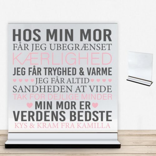 Hos min mor... | Glasskilt inkl. fod med farvet overflade
