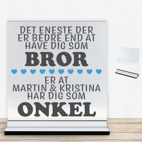 Det eneste der er bedre end... - bror/onkel | Glasskilt inkl. fod med farvet overflade