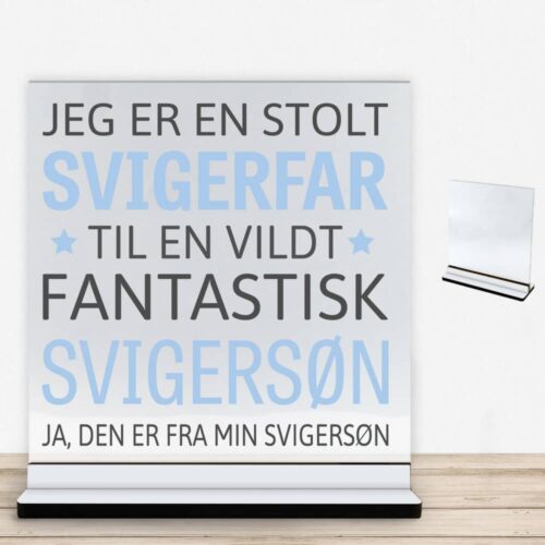 Jeg er en stolt svigerfar... - svigersøn | Glasskilt inkl. fod med farvet overflade