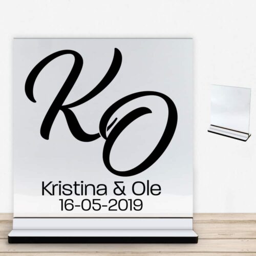 Monogram design 1 | Glasskilt inkl. fod med farvet overflade