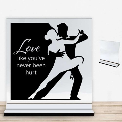 Dancing couple #2 | Glasskilt inkl. fod med farvet overflade