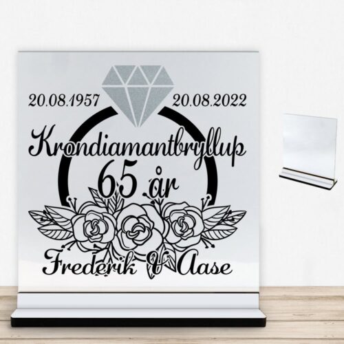 Krondiamantbryllup 65 år #1 | Glasskilt inkl. fod med farvet overflade
