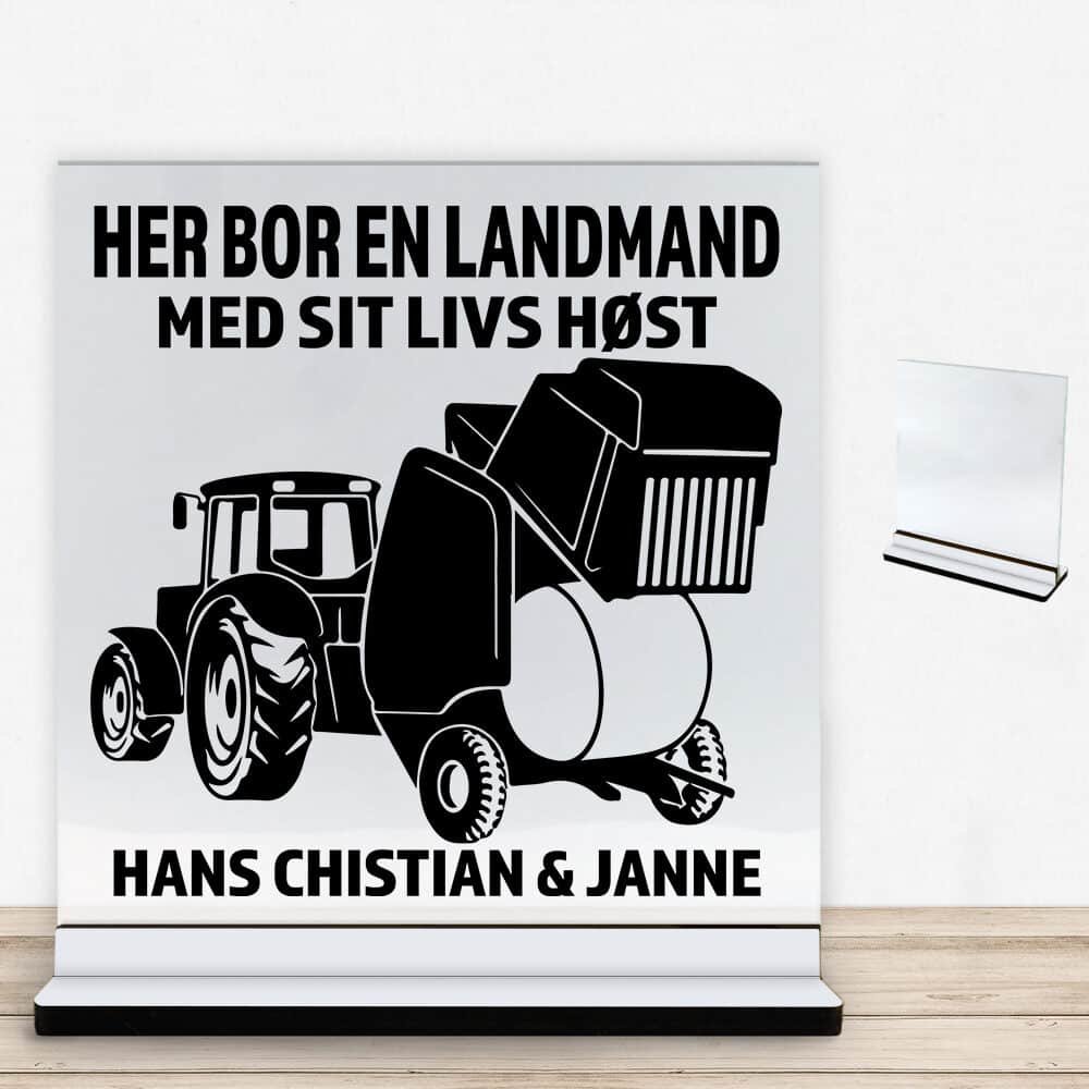 Her bor en landmand design 1 | Glasskilt inkl. fod med farvet overflade