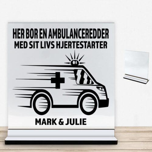 Her bor en ambulanceredder design 1 | Glasskilt inkl. fod med farvet overflade