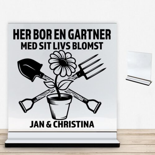 Her bor en gartner design 1 | Glasskilt inkl. fod med farvet overflade