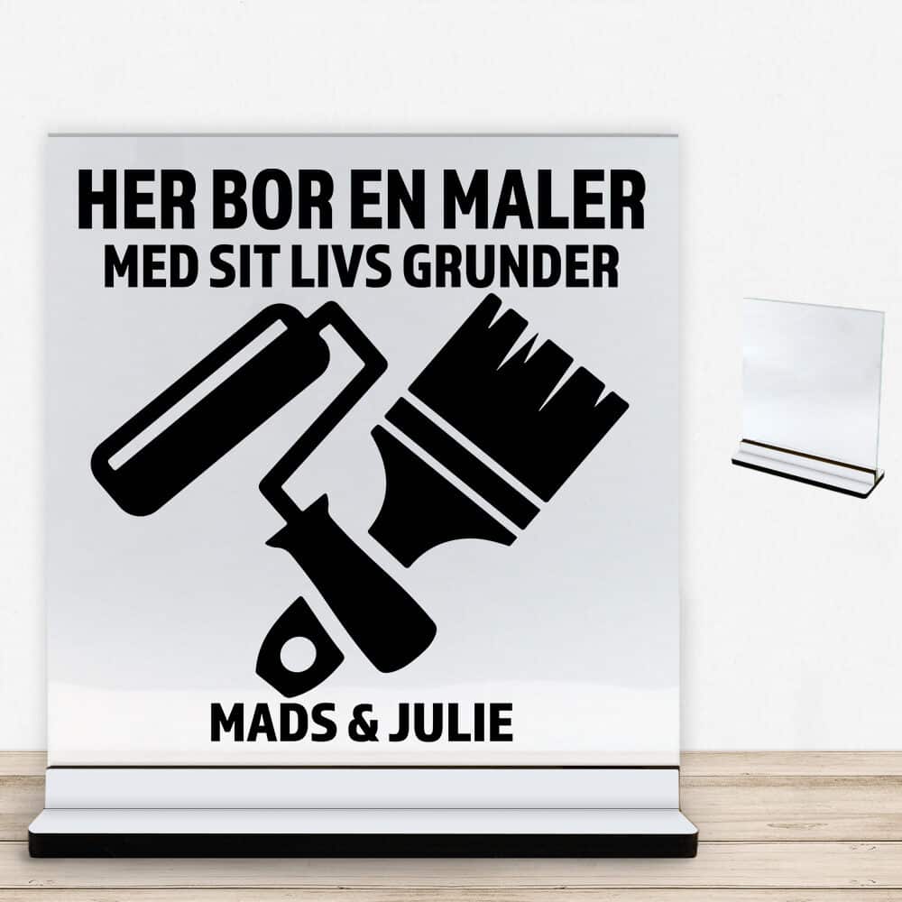 Her bor en maler design 1 | Glasskilt inkl. fod med farvet overflade