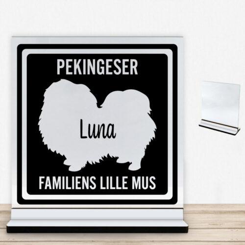 MyPets Pekingeser | Glasskilt inkl. fod med farvet overflade
