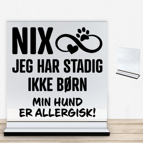 NIX jeg har stadig ikke børn - hund | Glasskilt inkl. fod med farvet overflade