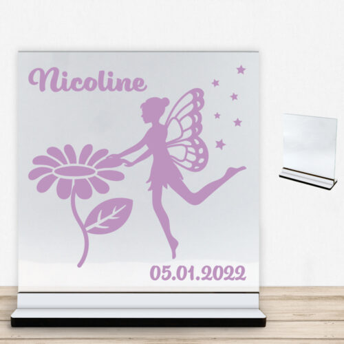 Flowering Fairy design 6 m. eget navn & dato | Glasskilt inkl. fod med farvet overflade