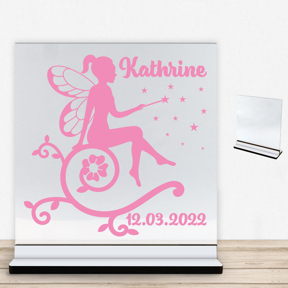 Flowering Fairy design 10 m. eget navn & dato | Glasskilt inkl. fod med farvet overflade