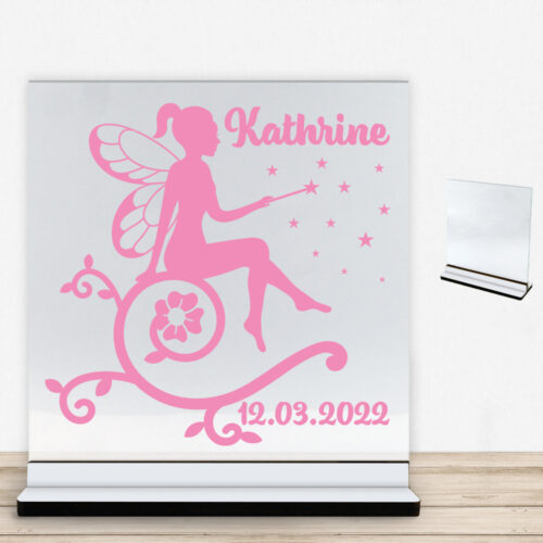 Flowering Fairy design 10 m. eget navn & dato | Glasskilt inkl. fod med farvet overflade