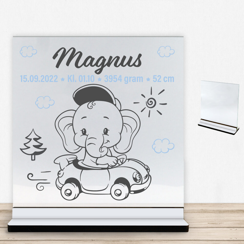 Den lille elefant #2 m. fødselsdata | Glasskilt inkl. fod med farvet overflade