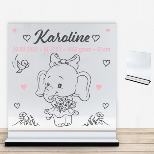 Den lille elefant #4 m. fødselsdata | Glasskilt inkl. fod med farvet overflade