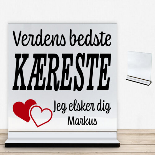 Verdens bedste kæreste... | Glasskilt inkl. fod med farvet overflade