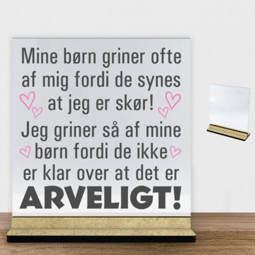 Mine børn griner ofte af mig... | Glasskilt inkl. fod (træfiber)