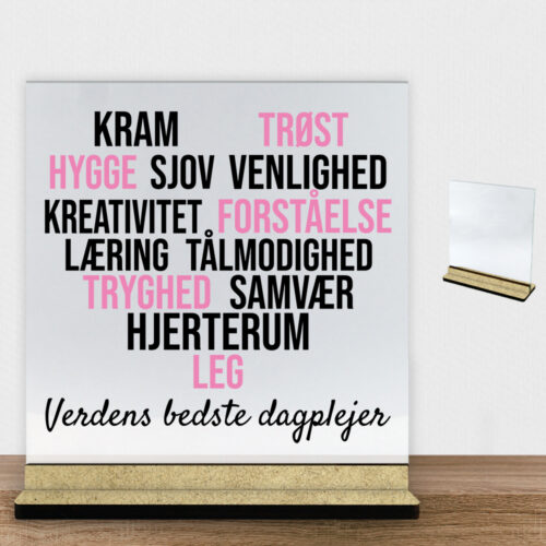 Kram, hygge & sjov - dagplejer | Glasskilt inkl. fod (træfiber)