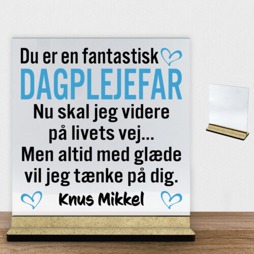 Du er en fantastisk dagplejefar #1 | Glasskilt inkl. fod (træfiber)