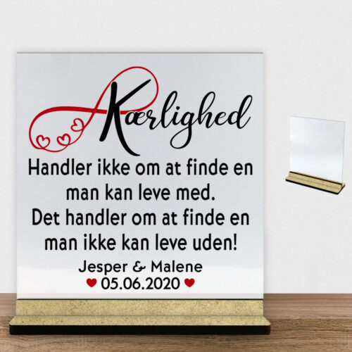 Kærlighed handler ikke om... | Glasskilt inkl. fod (træfiber)