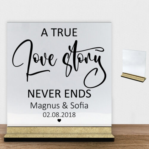 A true love story never ends | Glasskilt inkl. fod (træfiber)