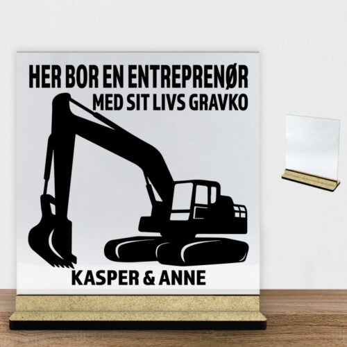 Her bor en entreprenør design 1 | Glasskilt inkl. fod (træfiber)