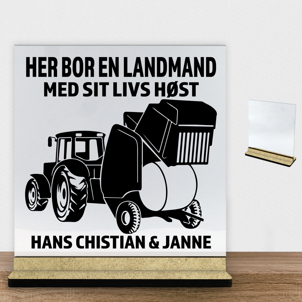 Her bor en landmand design 1 | Glasskilt inkl. fod (træfiber)