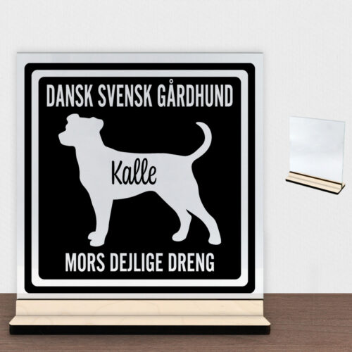 MyPets Dansk Svensk Gårdhund | Glasskilt inkl. fod (poppel krydsfinér)