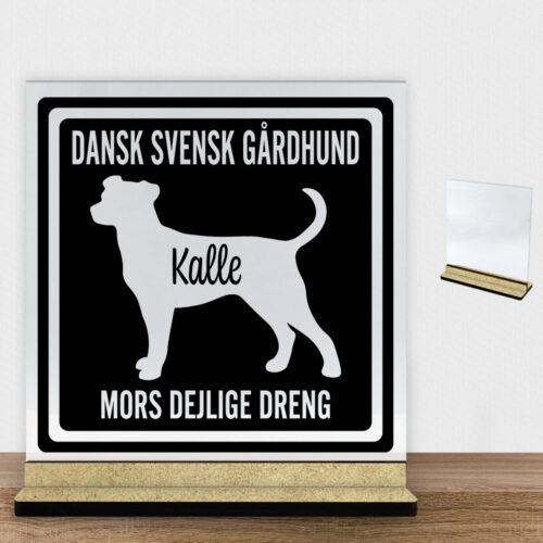 MyPets Dansk Svensk Gårdhund | Glasskilt inkl. fod (træfiber)